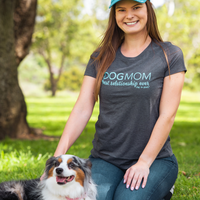 T-shirt: Dog Mom