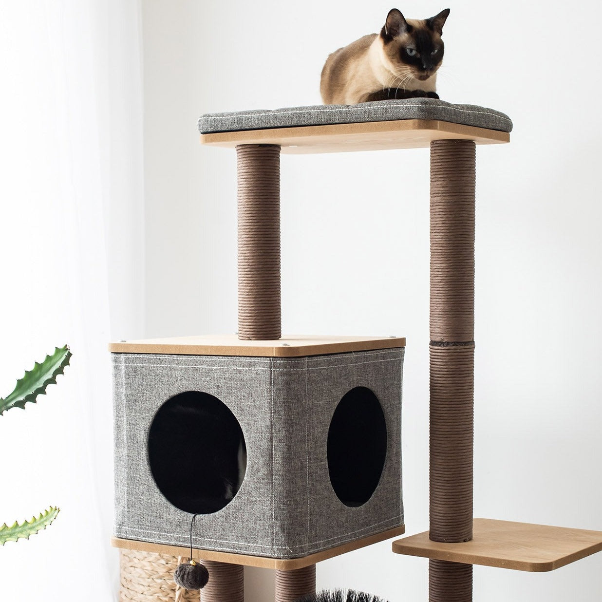 Handmade cat scratching outlet post